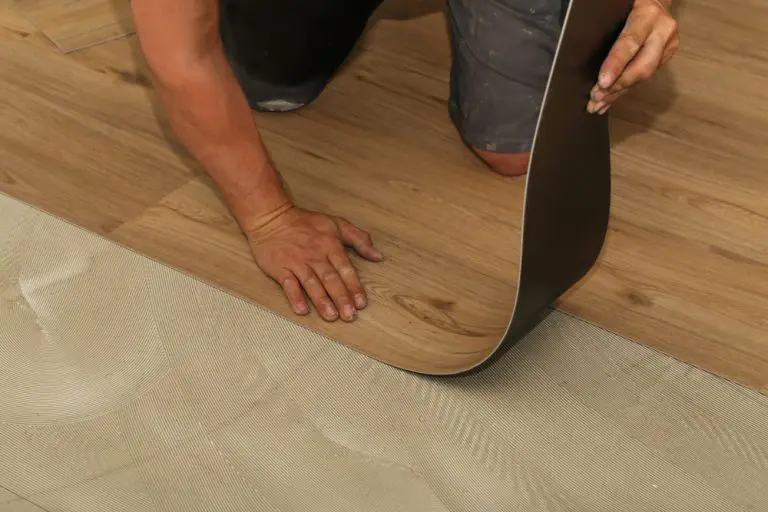 vinyl laydown worker 768x512 1